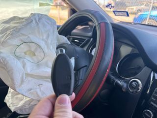 2017 Nissan Rogue SL - Interior Steering Wheel With Keys Image